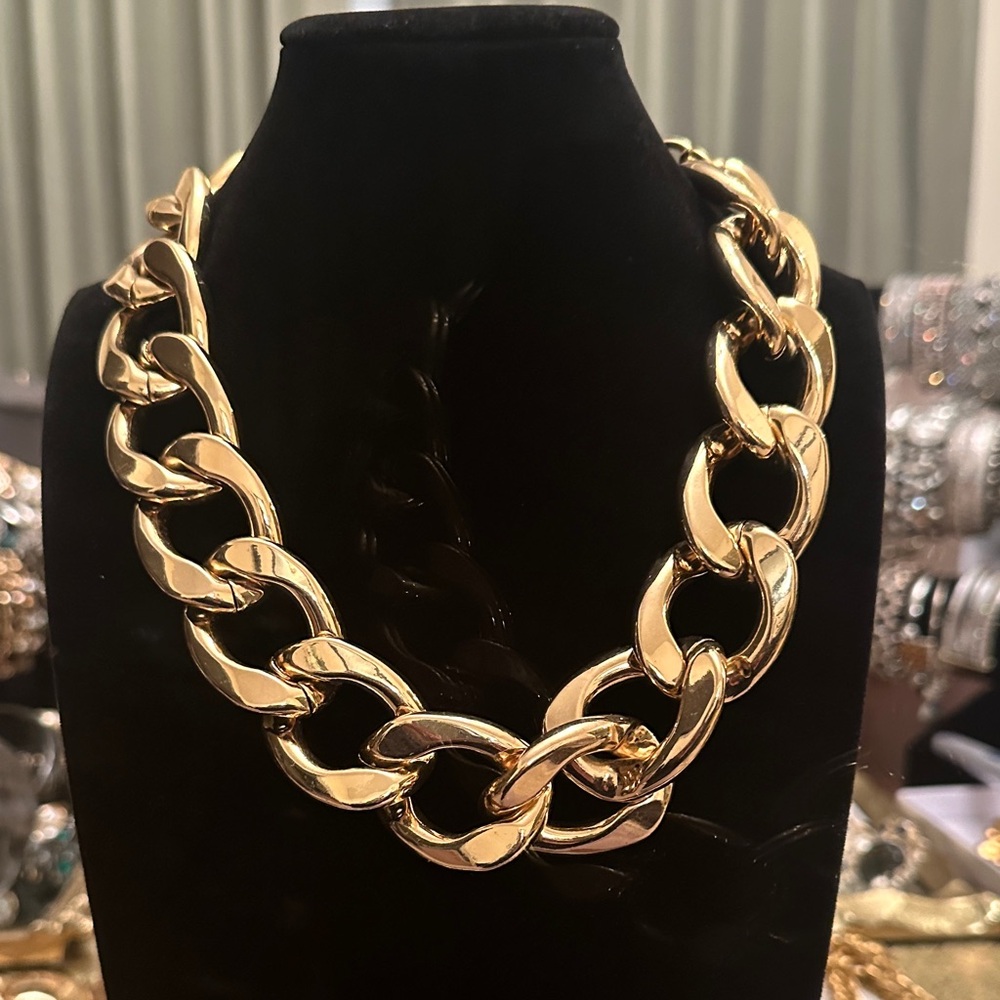 Elegant Gold Chain Necklace